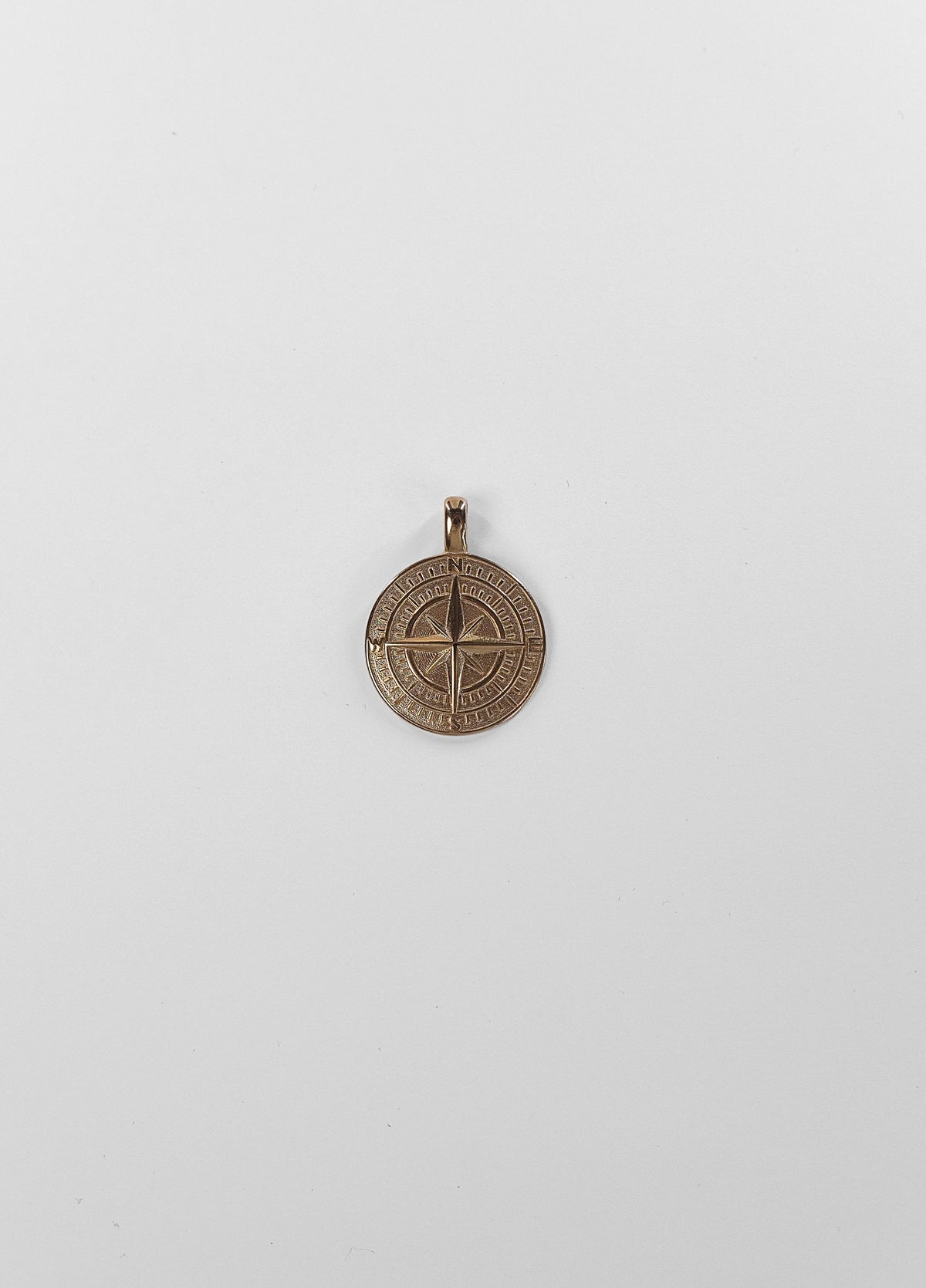 Compass-vedhæng i guld på kæde