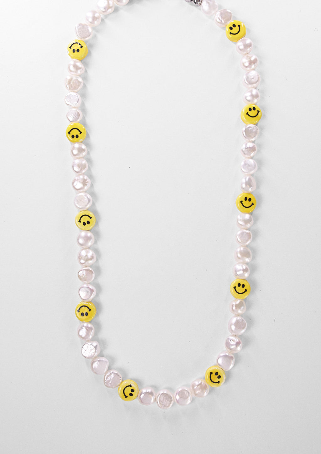 Smiley-perlekæde set fra en anden vinkel