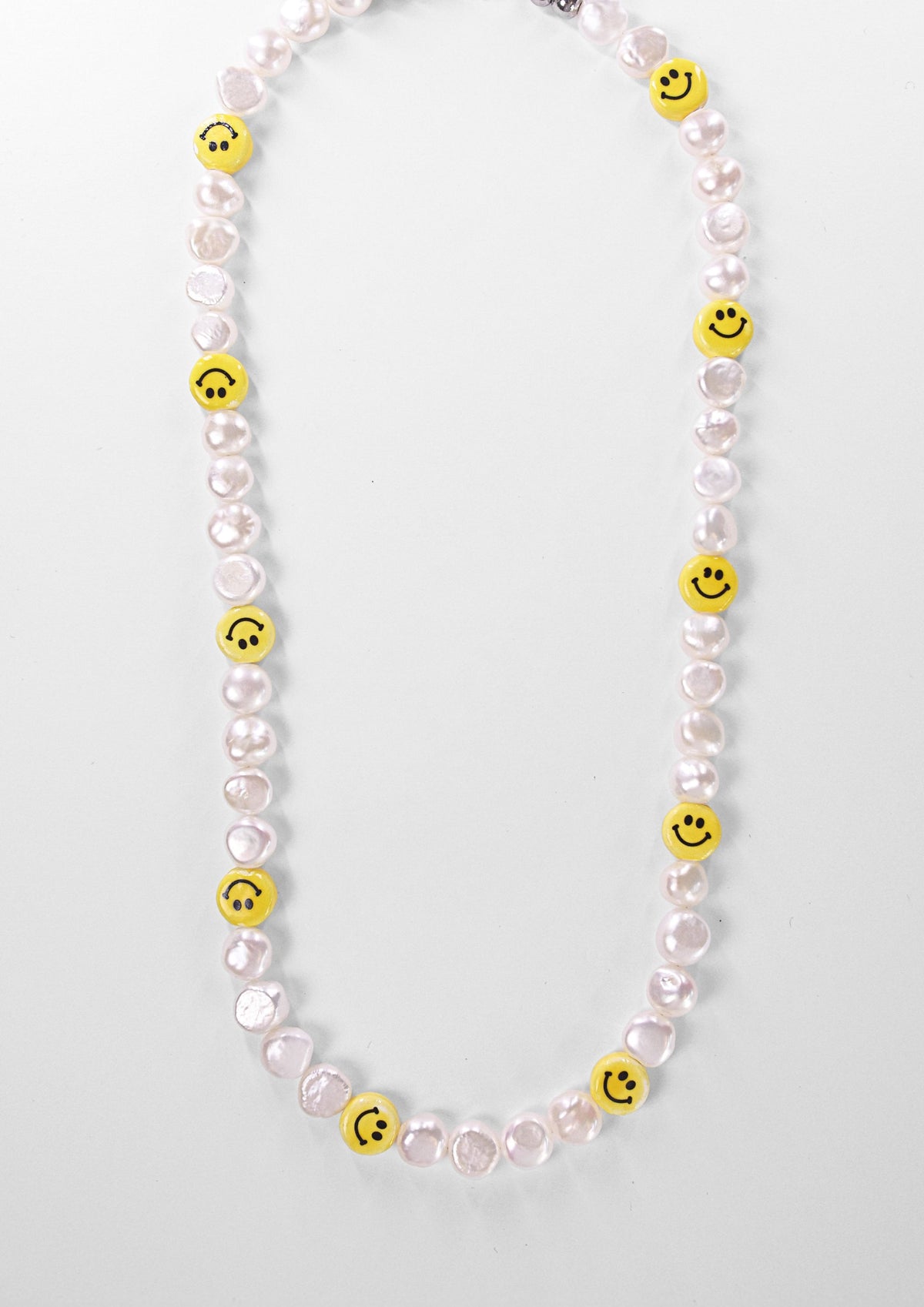 Smiley-perlekæde set fra en anden vinkel