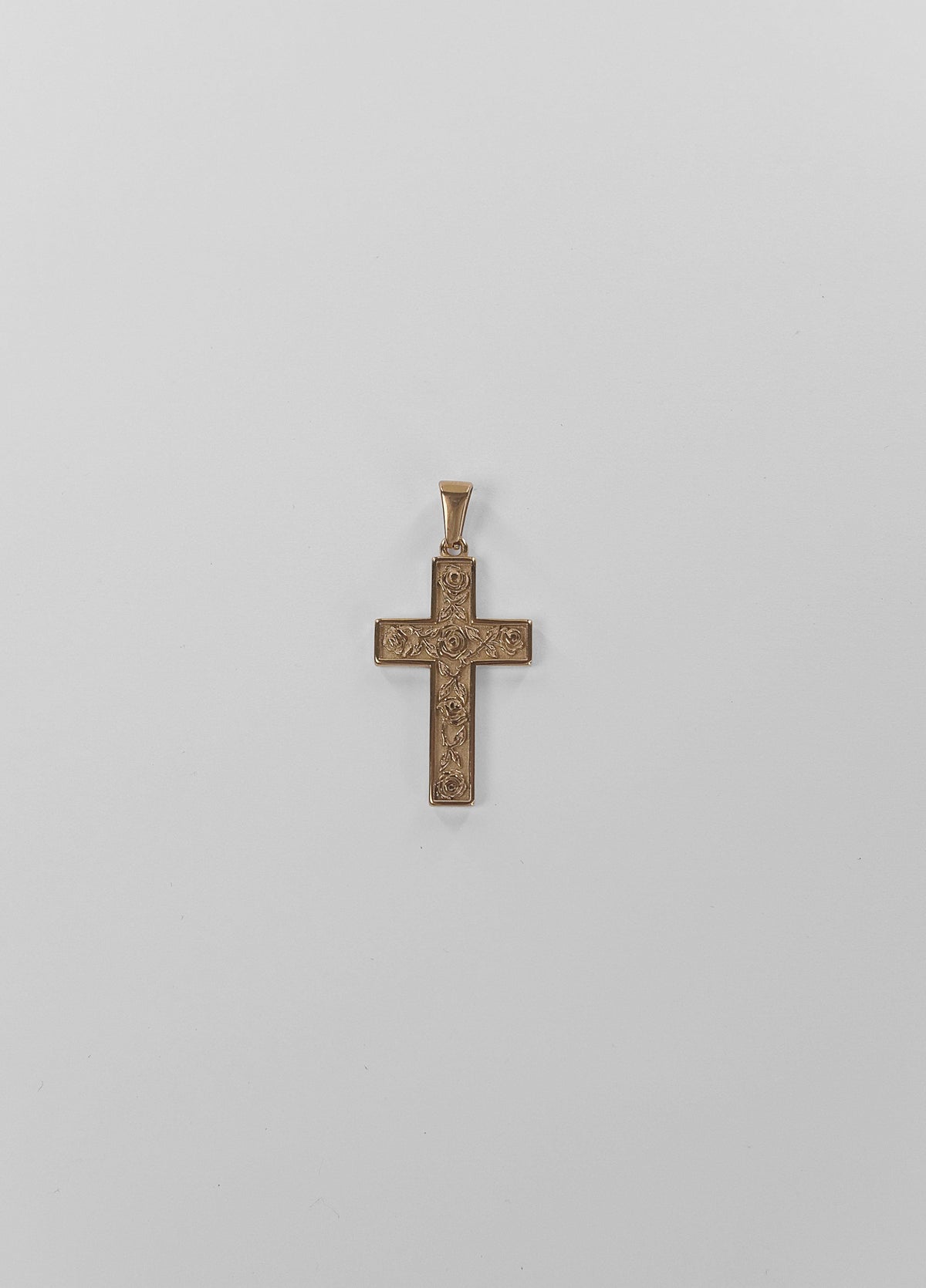 The Holy Cross-vedhæng i guld på kæde